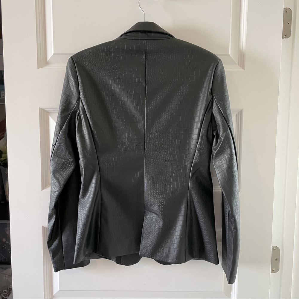 Francesca’s Xoe Snake Embossed Vegan Leather Black Blazer New With Tags - Picture 4 of 11